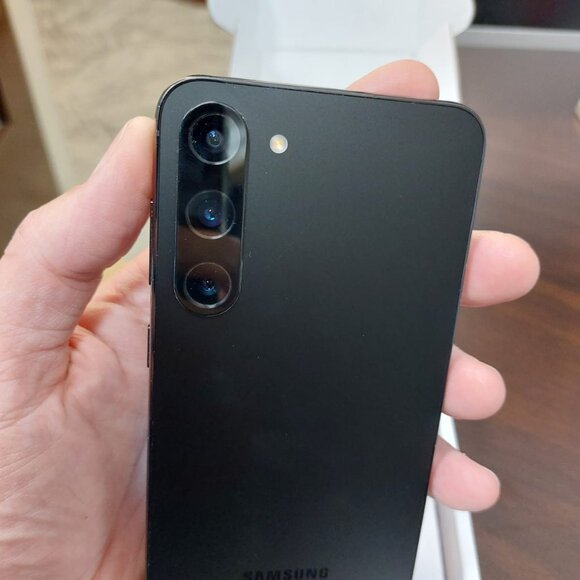 Samsung Galaxy S23 FE 5G 128GB Unlocked. In good condition !!! - Picture 5 of 9